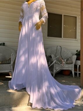 NWT Loyeloy Romantic Lace A-Line Wedding Dress with Sheer Sleeves